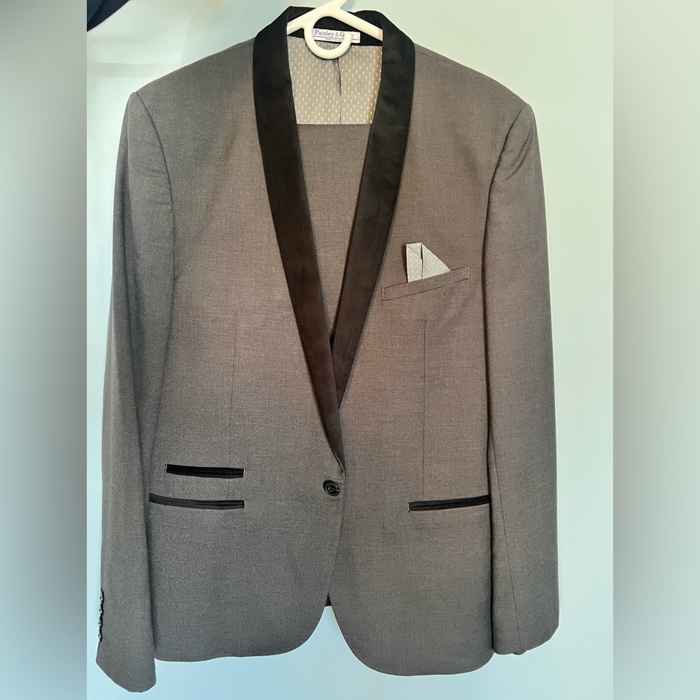 Paisley & Gray Gray Tuxedo with Black Shawl Collar